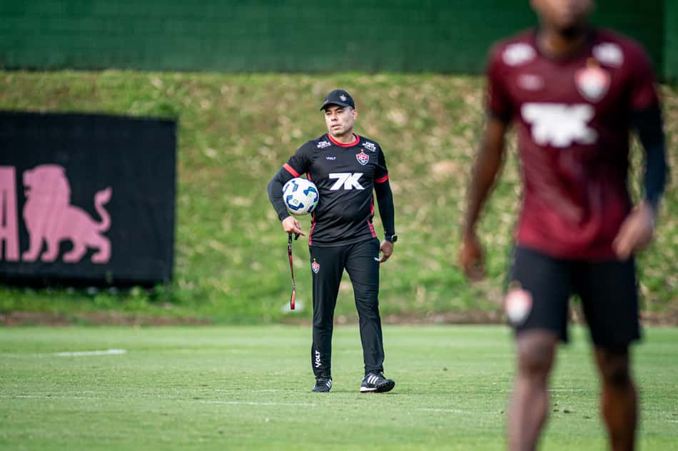 Jair Ventura em treino do Vitória (Foto: Victor Ferreira / EC Vitória)