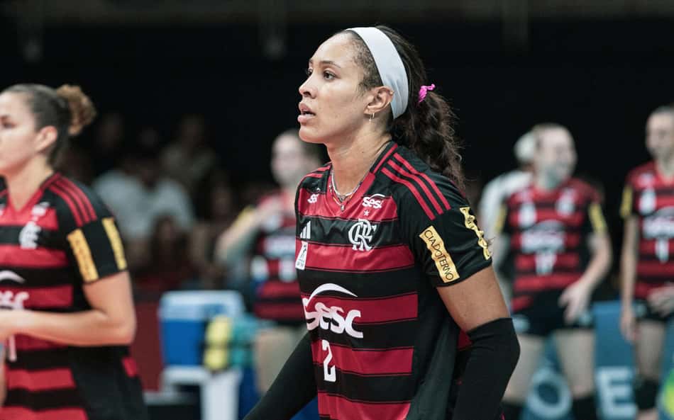 Simone Lee em ação contra o Praia Clube pelo primeiro turno da Superliga 25/26 (Foto: Mariana Sá/ Flamengo)