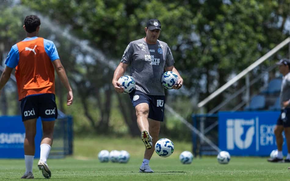 Veja desfalques, dúvidas e provável escalação do Bahia contra o Bragantino