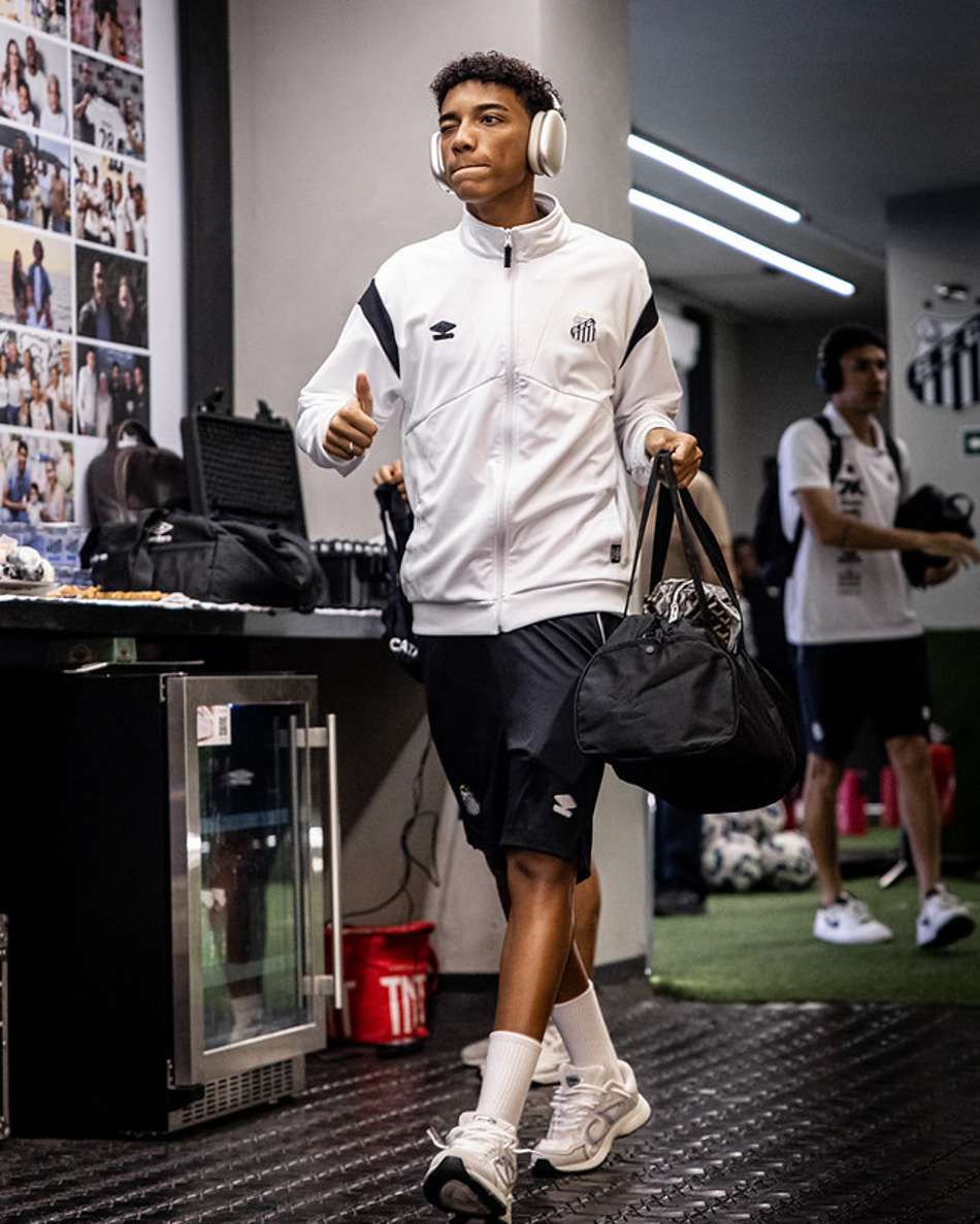 Robinho Jr. entrou no segundo tempo do duelo entre o Santos e o Fortaleza, na Vila Belmiro. (Foto: Raul Baretta/ Santos FC)
