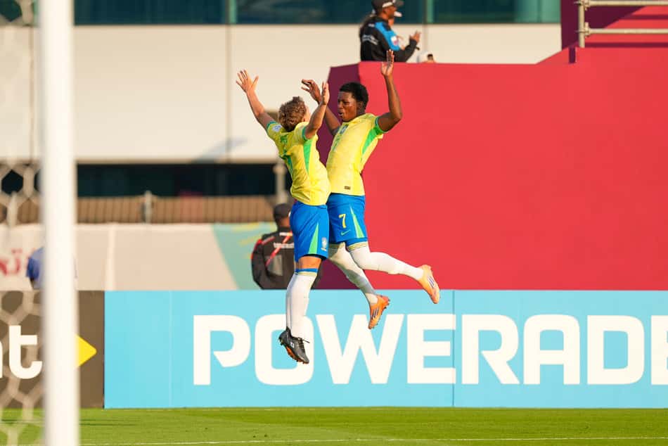 Dell e Ruan Pablo comemoram gol da Seleção (Foto: Nelson Terme/CBF)