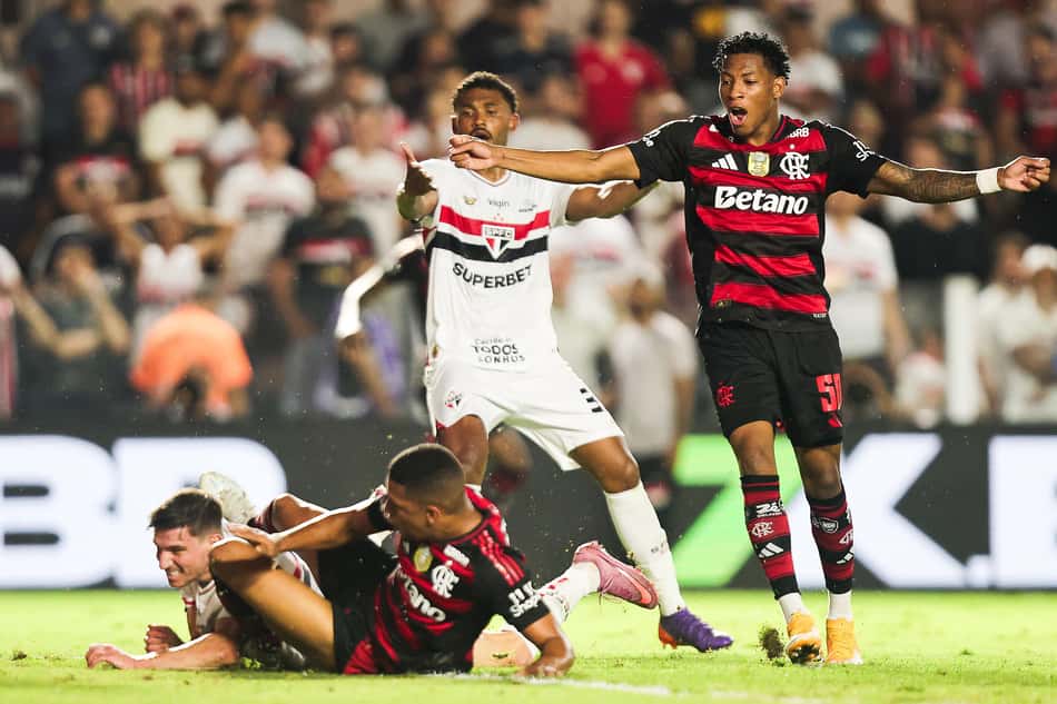 Samuel Lino por pouco não deu a vitória ao Flamengo contra o São Paulo (Foto: Gilvan de Souza/Flamengo)