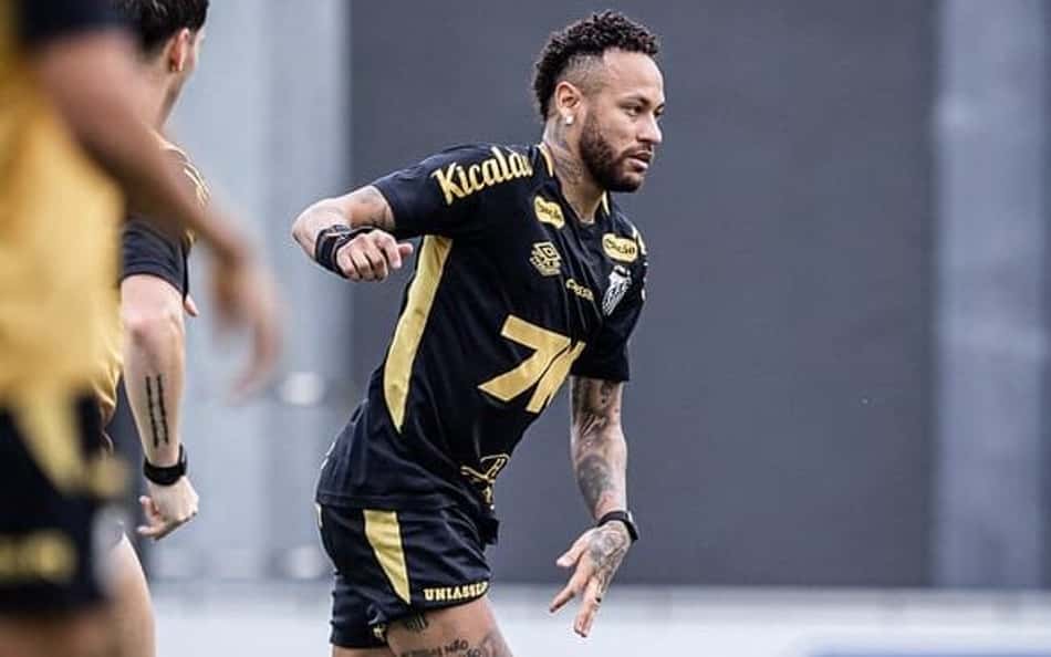 Neymar chega ao Rio de Janeiro para duelo do Santos diante do Flamengo