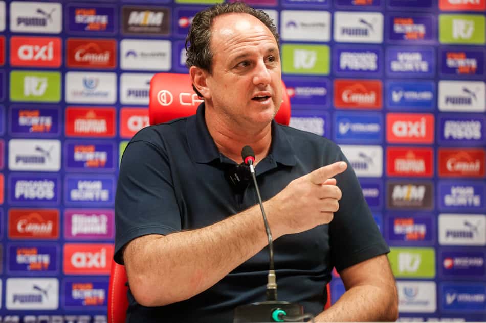Rogério Ceni concede entrevista coletiva no Beira-Rio (Foto: Rafael Rodrigues / EC Bahia)