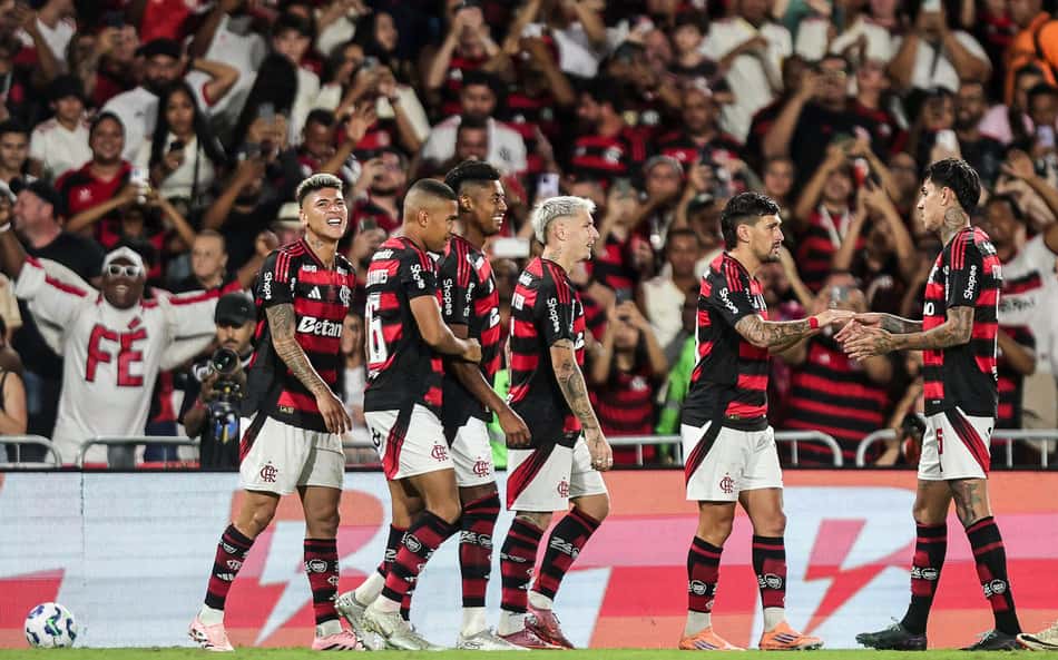 Dupla de titulares do Flamengo enlouquece torcedores: 'Voando'