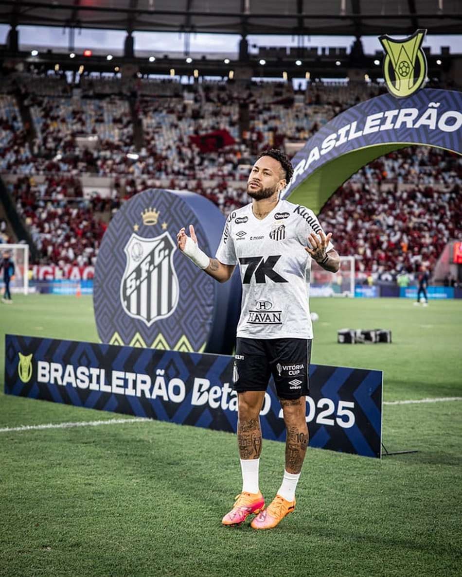 Neymar durante aquecimento no Maracanã, no duelo contra o Flamengo. (Foto: Raul Baretta/ Santos FC)