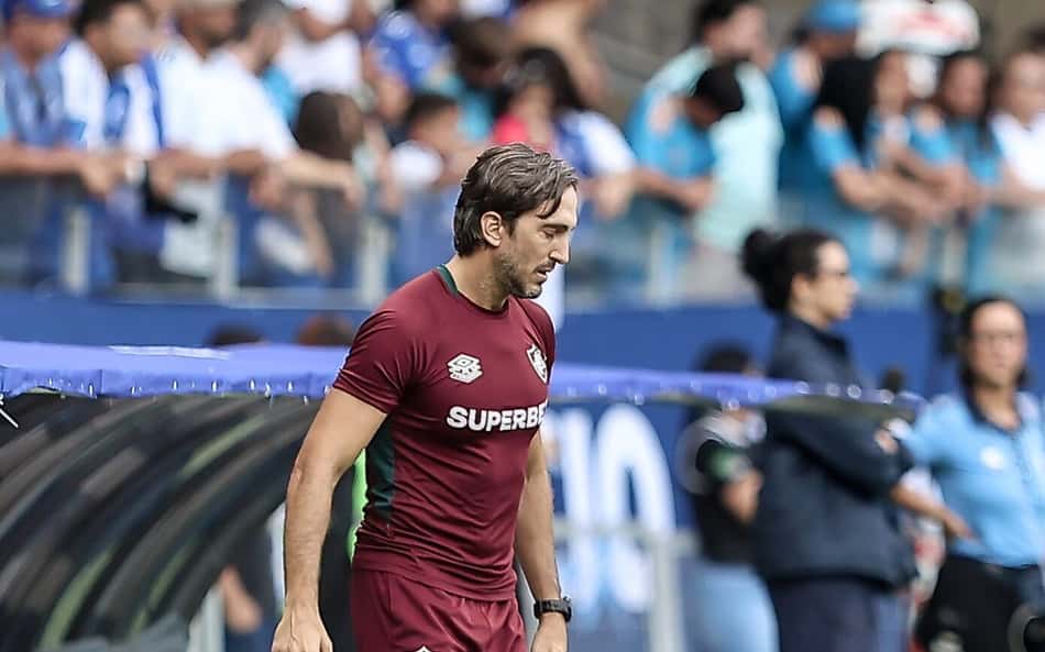 Zubeldía no gramado em Cruzeiro x Fluminense (Foto: Lucas Merçon/ Fluminense FC)