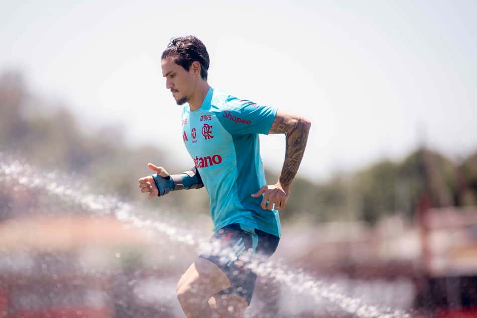 Pedro durante treino do Flamengo (Foto: Adriano Fontes/Flamengo)