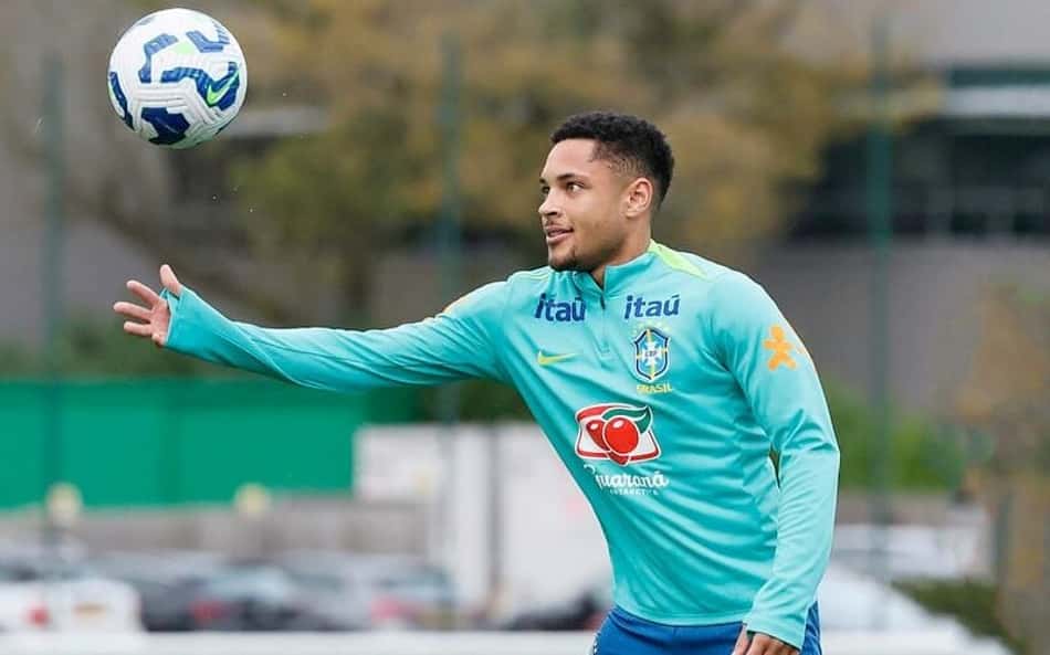 Vitor Roque celebra vaga na Seleção, explica o 'Tigrinho' e fala sobre 'peso da Europa'
