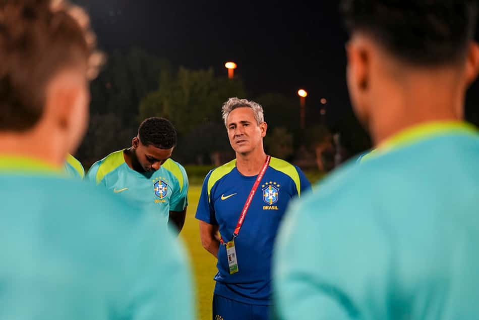 Dudu Patetuci durante treino da Seleção no Catar. (Foto: Nelson Terme/CBF)