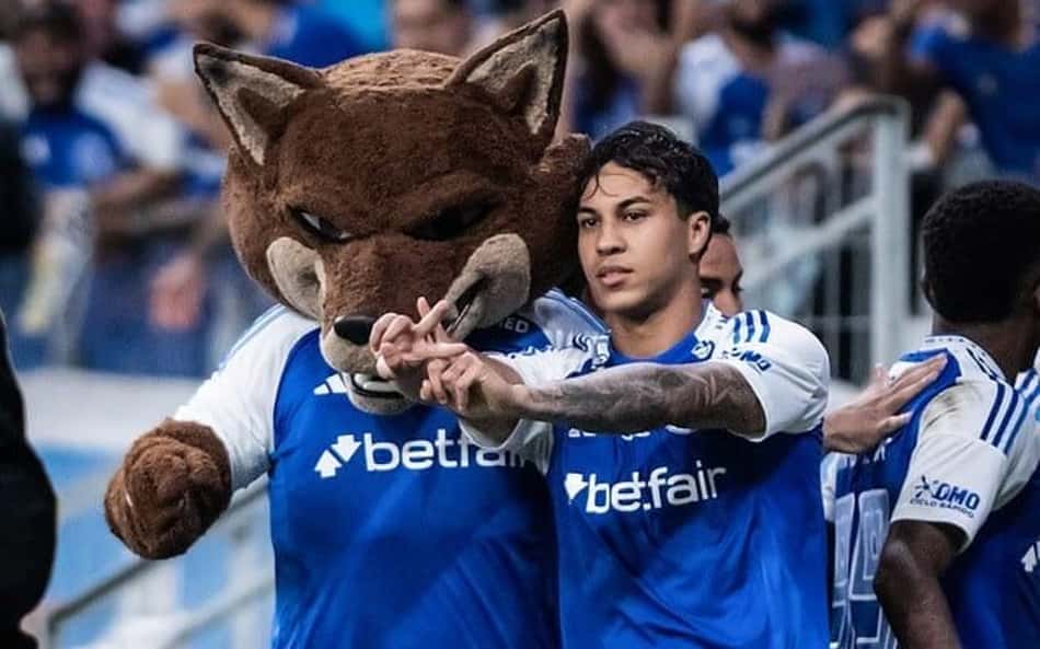 Artilheiro do Brasileiro recebe elogios do técnico do Cruzeiro