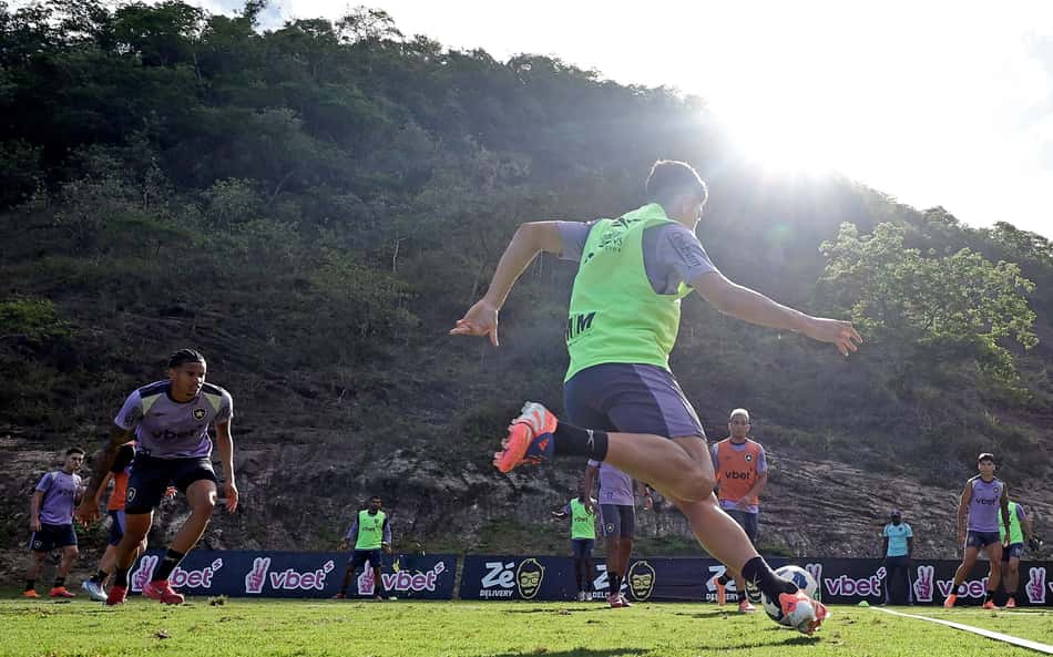 Botafogo tem novos problemas no time titular para enfrentar o Corinthians