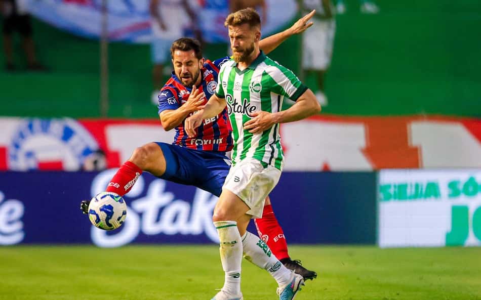 Everton Ribeiro e Marcelo Hermes em ação no Alfredo Jaconi (Foto: Letícia Martins / EC Bahia)