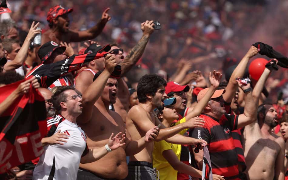 Comentarista se encanta com atitude da torcida do Flamengo: 'Imagem linda'
