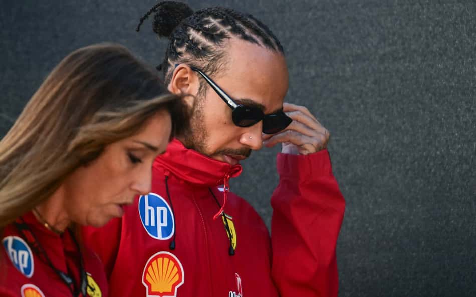Hamilton revela capacete brillhante para GP de Las Vegas da Fórmula 1