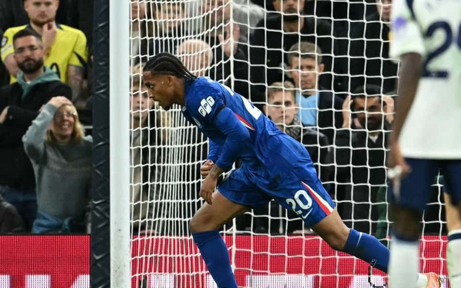 João Pedro marca para o Chelsea contra o Tottenham (Foto: JUSTIN TALLIS / AFP))