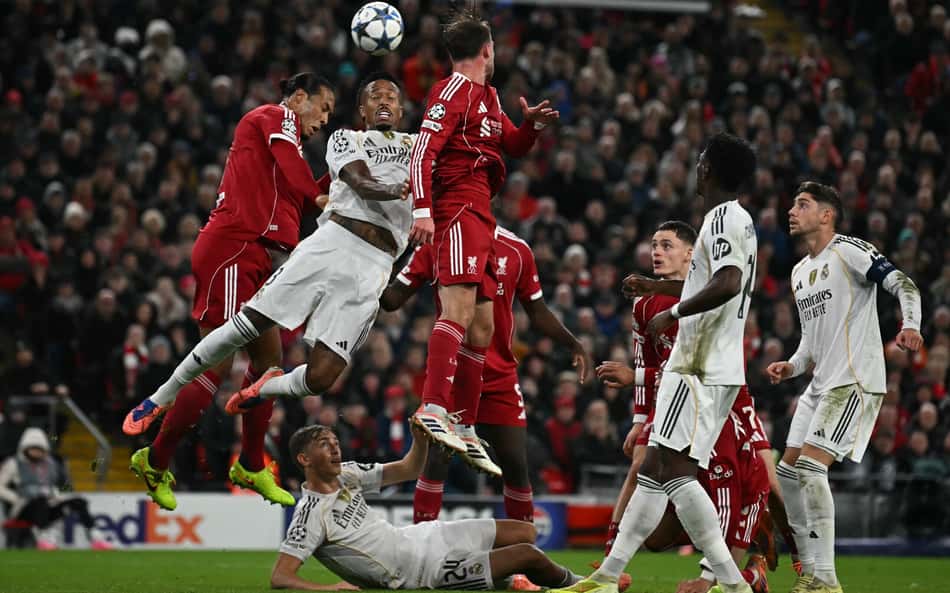 Torcedores criticam atuação de brasileiro em Liverpool x Real: 'Ficou no bolso'