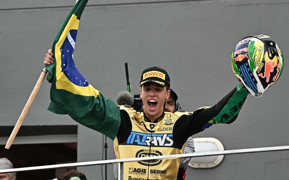 Diogo Moreira é campeão da Moto2 2025 e faz história para o Brasil