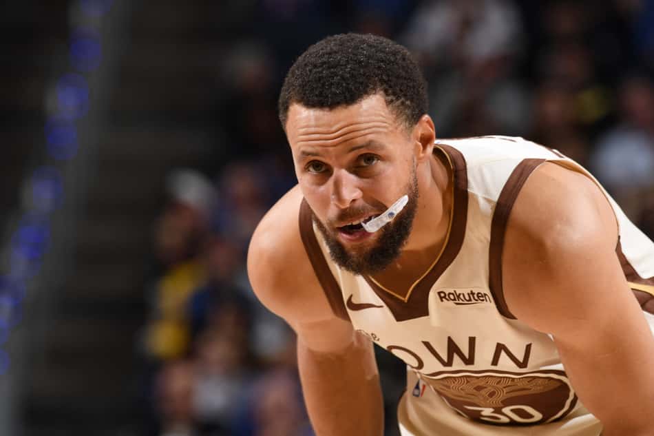 Stephen Curry no Golden State Warriors x Utah Jazz (Foto: Noah Graham / NBAE / Getty Images / Getty Images via AFP)