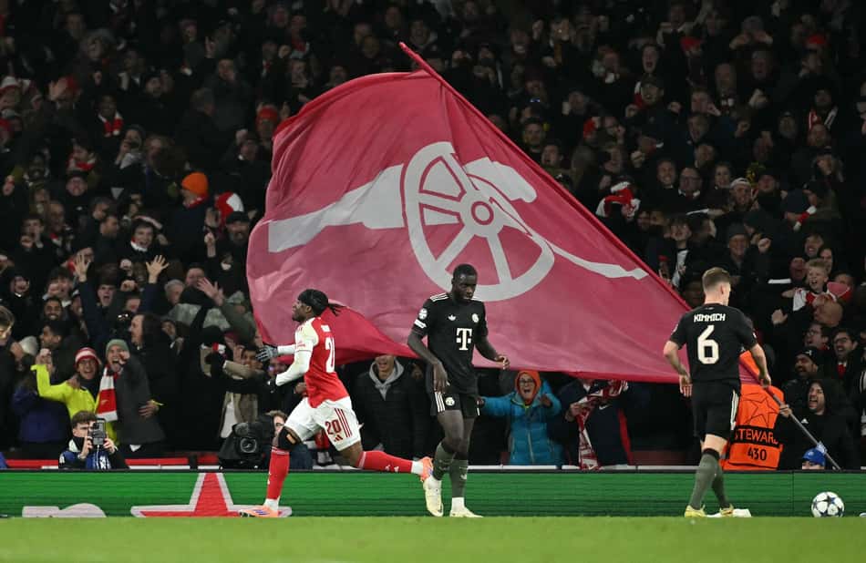 Noni Madueke comemorando gol contra o Bayern de Munique na Champions League (Foto: Ben STANSALL /AFP)
