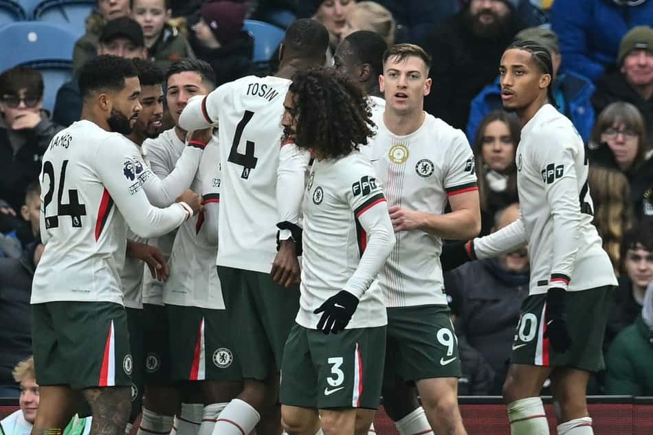 Chelsea em duelo contra o Burnley pela 12ª rodada da Premier League (Foto: Andy Buchanan/AFP)