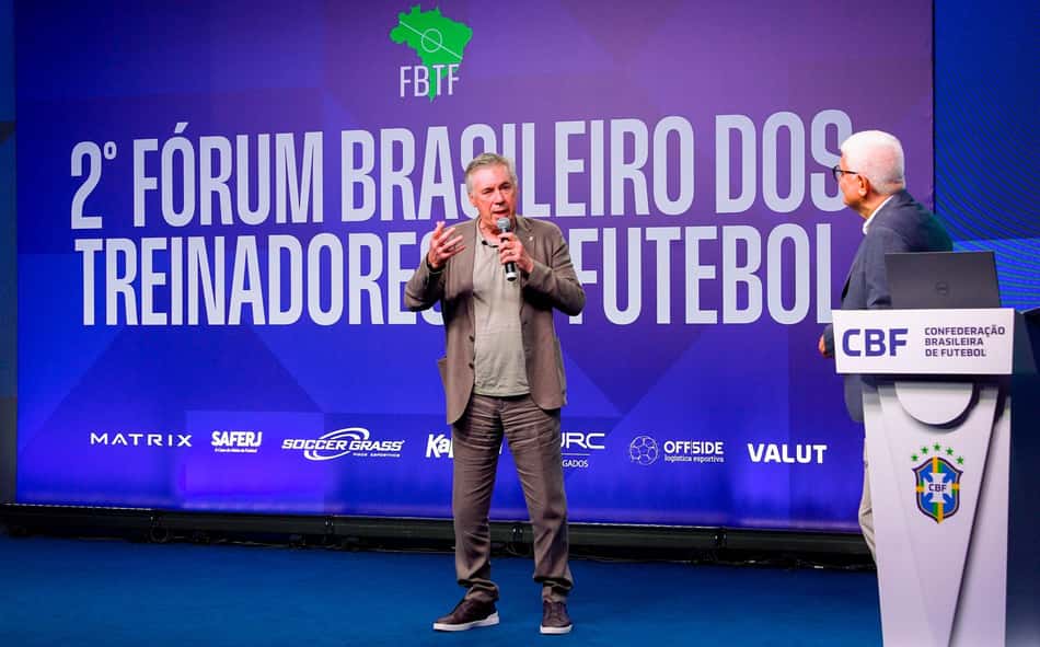 Diretor da Federação de Treinadores diz sentir vergonha após constrangimento com Ancelotti