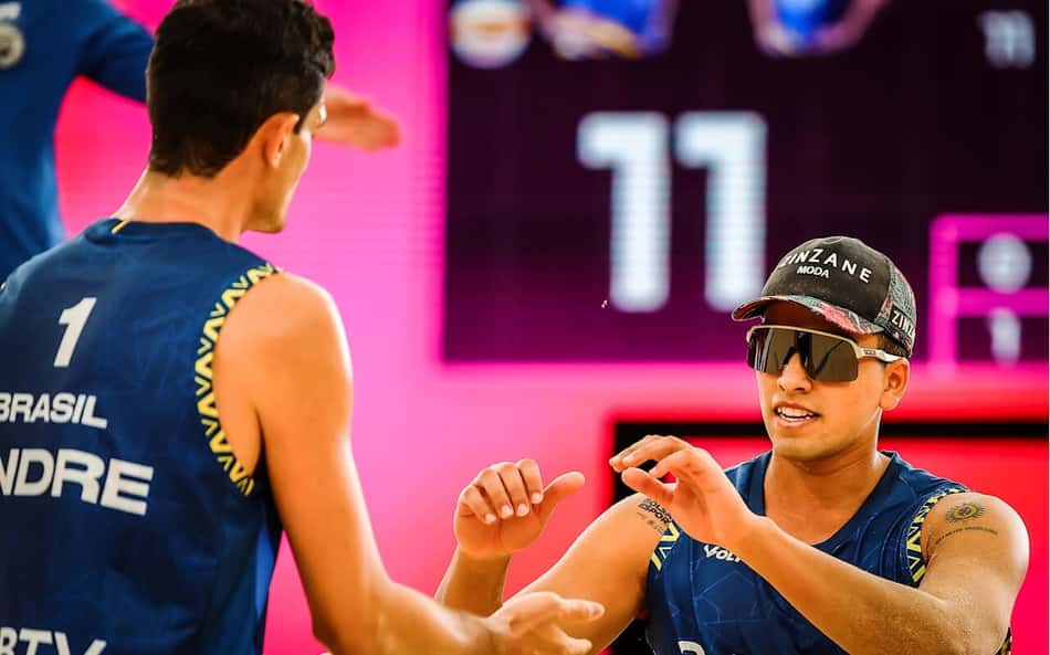Veja lances de André/Renato x Hammarberg/Berger T. no Mundial de Vôlei de Praia