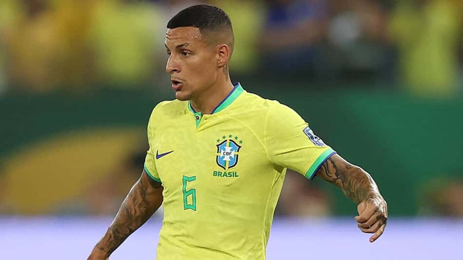 Alvo do Fluminense, Arana pela Seleção Brasileira (Foto: Vitor Silva / CBF)