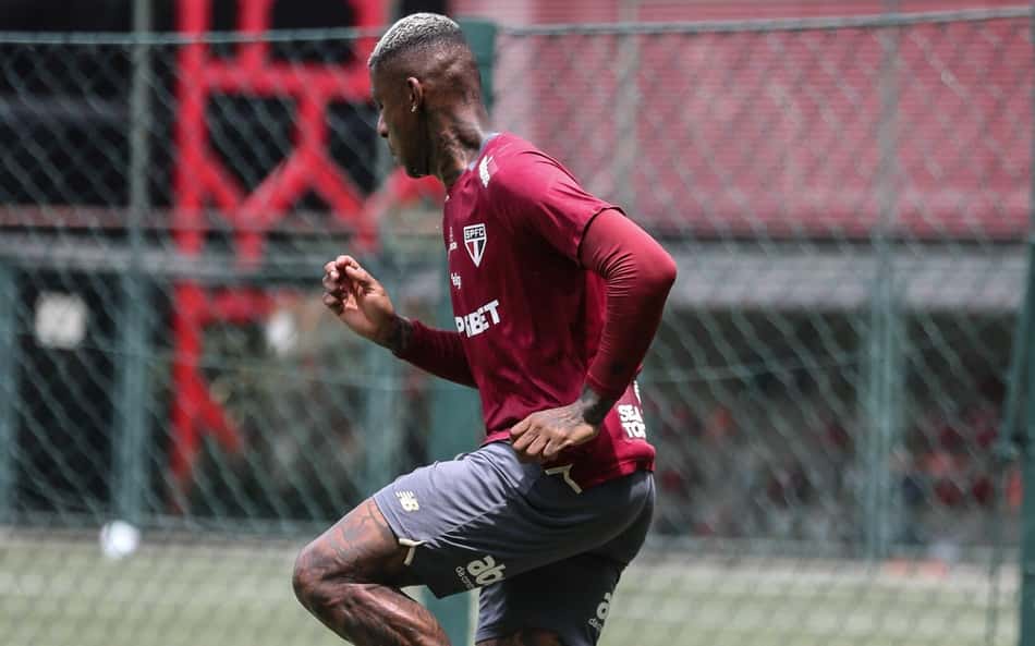 Arboleda tem lesão muscular e desfalca o São Paulo contra o Corinthians; veja situação do DM