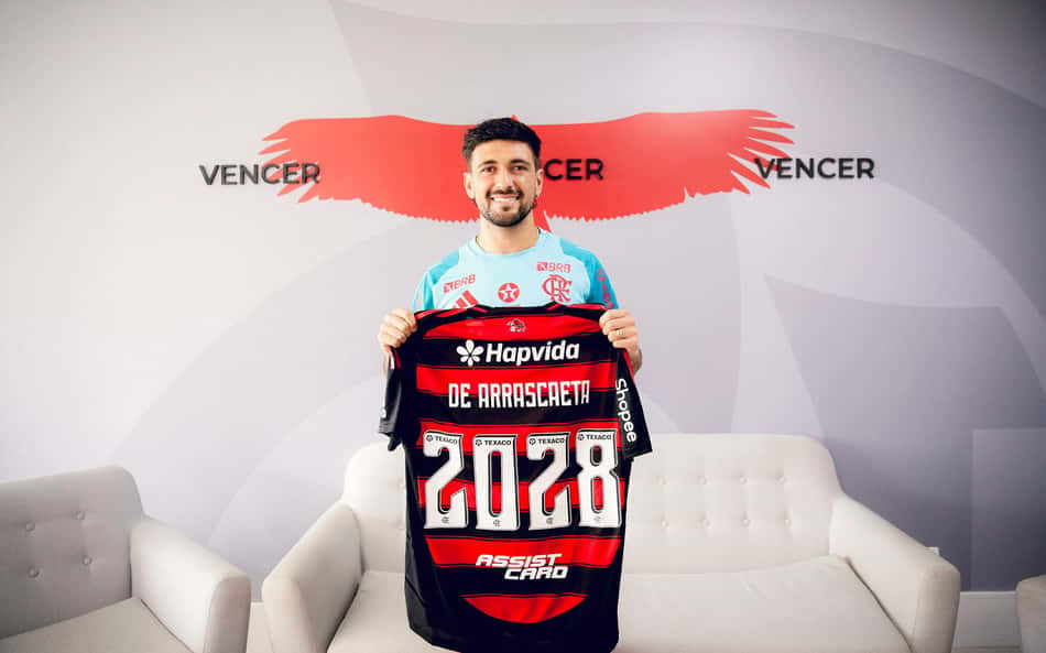 Flamengo anuncia renovação contratual de Arrascaeta