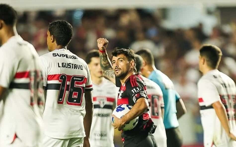 Comentarista da Globo discorda de pênalti marcado em São Paulo x Flamengo