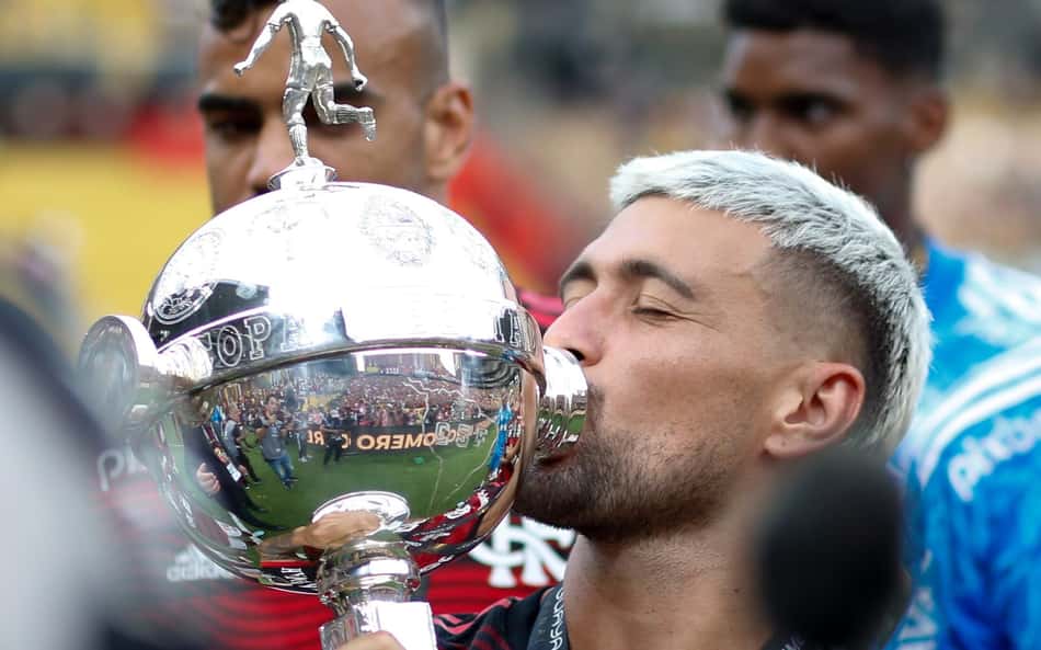 Flamengo: Arrascaeta revela nome do primeiro filho com Camila Bastiani
