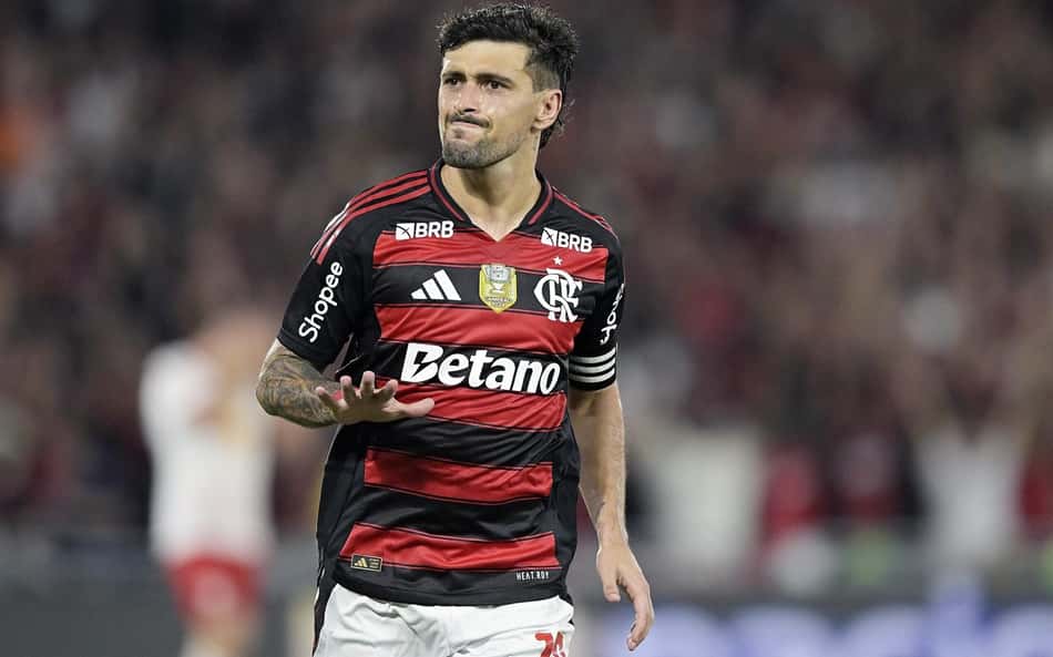 Leitura labial revela dica de Arrascaeta para Samuel Lino no Flamengo