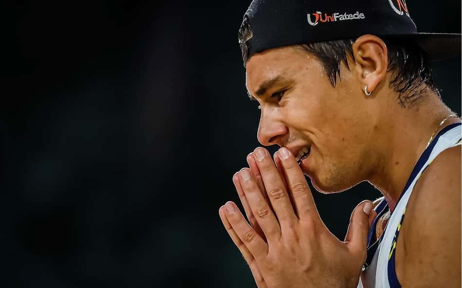 Arthur Lanci na derrota para os suecos no Mundial (Foto: Volleyball World)