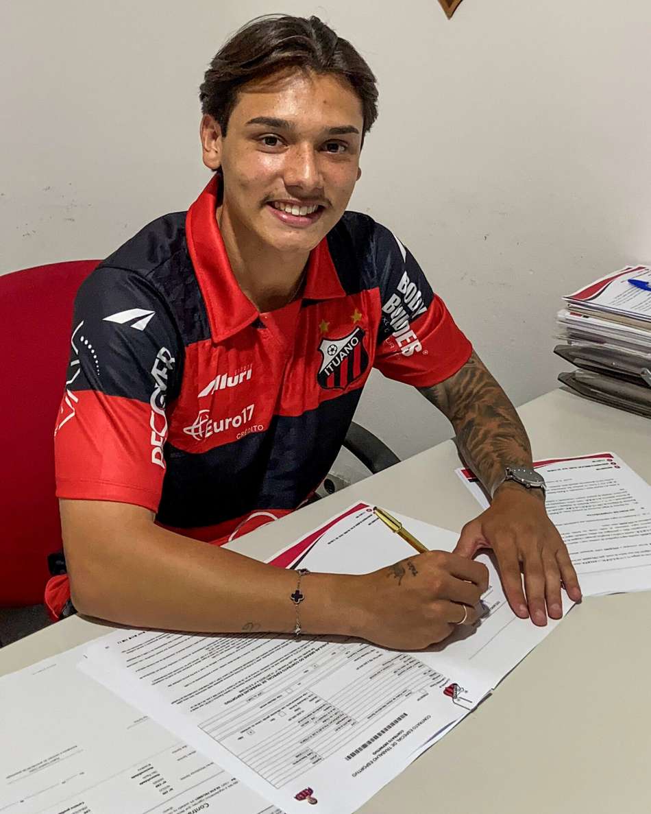 João Pedro Abreu, de 19 anos, assinou nesta semana o seu primeiro contrato profissional com o Ituano (Foto: Laura Mariano/V2MM)