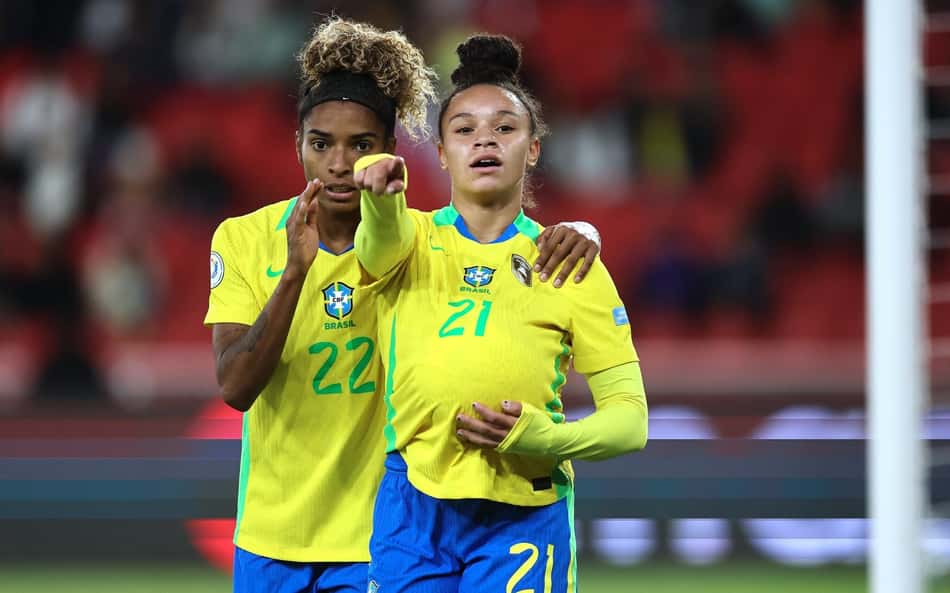 Luany e Dudinha comemoram gol do Brasil. (Foto: Staff Women’s/CBD)