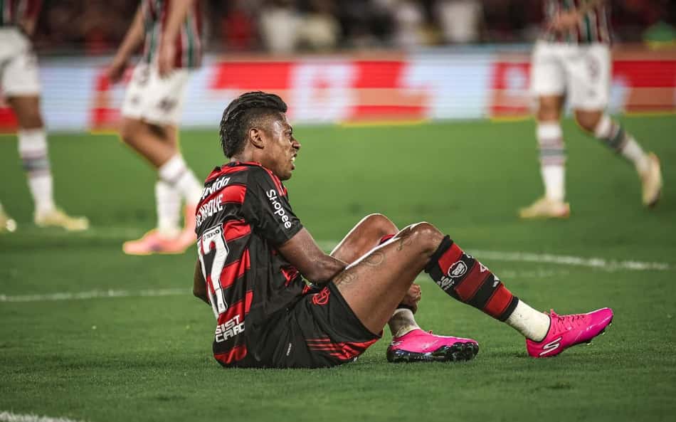 Flamengo: Bruno Henrique passa por exames e não tem lesão constatada