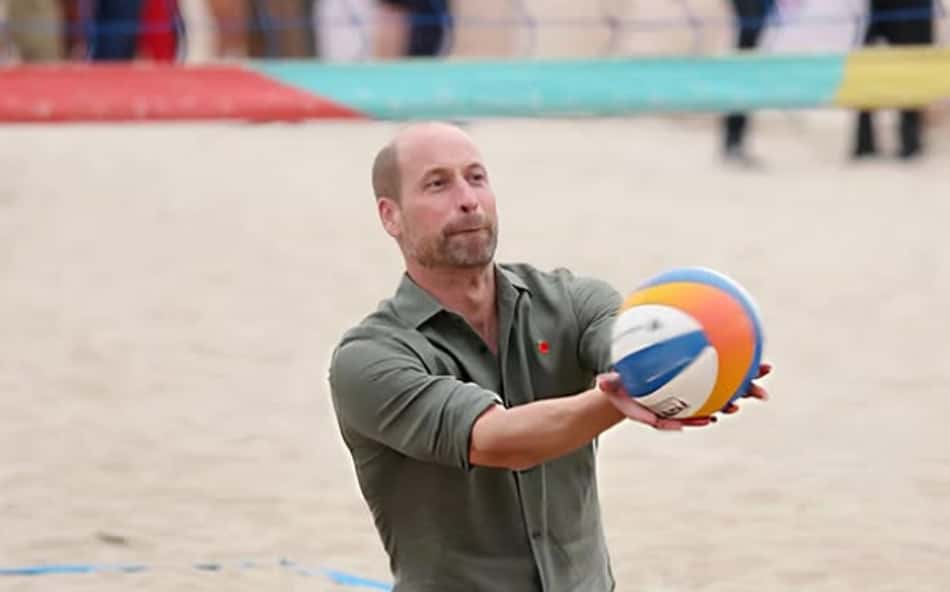 Príncipe William joga vôlei de praia em Copacabana (Foto: Reprodução / Instagram)