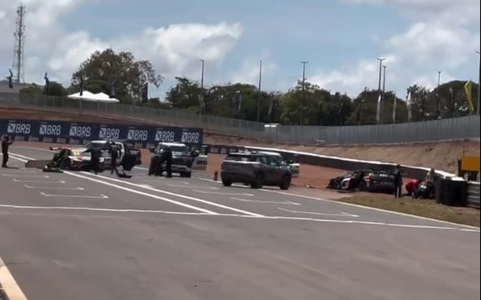 Forte acidente na Stock Car faz pilotos serem hospitalizados em Brasília