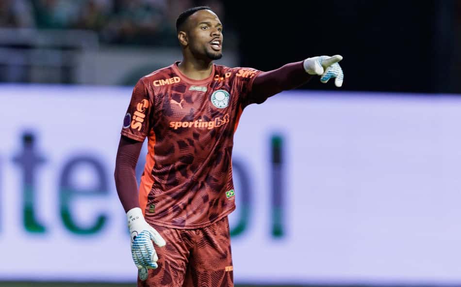 Carlos Miguel, jogador do Palmeiras em acao durante partida contra o Cruzeiro,