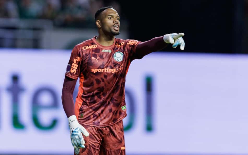 Carlos Miguel, jogador do Palmeiras em acao durante partida contra o Cruzeiro,