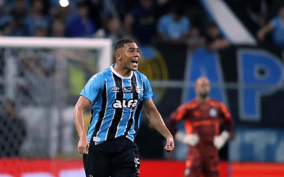 Carlos Vinícius marcou em Grêmio x Palmeiras pelo Brasileirão (Foto: Edu Andrade/Fatopress/Gazeta Press)