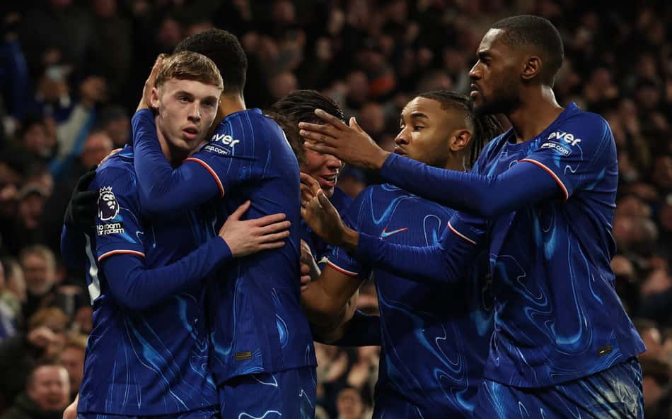 Cole Palmer comemora o gol em Chelsea x West Ham. (foto: Adrian Dennis / AFP)