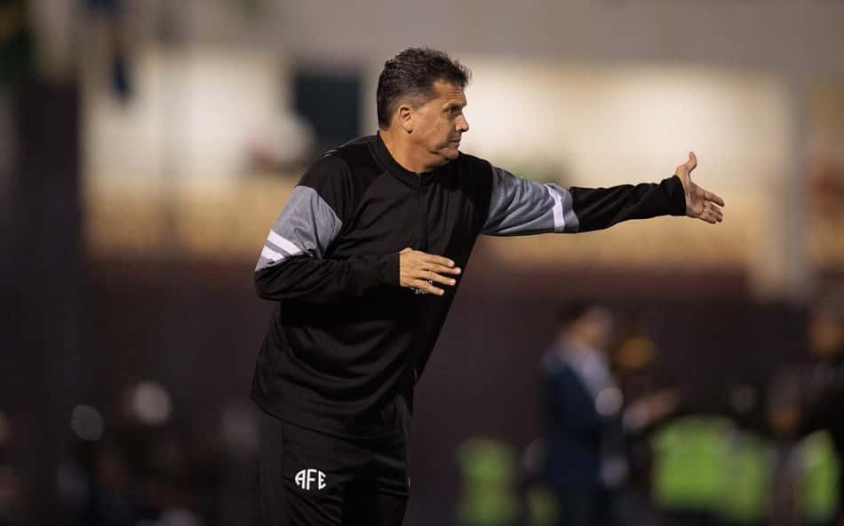 Na beira da ZR, Ferroviária-SP demite técnico a duas rodadas do fim da Série B