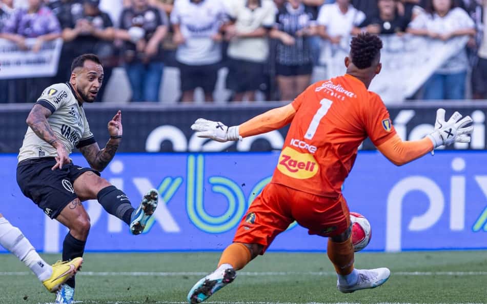 'A gente ainda tem sonhos', afirma Maycon após derrota do Corinthians