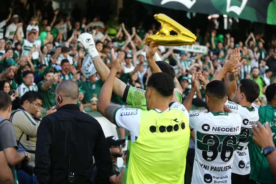 Coritiba Athletic jogadores comemoração acesso Série B