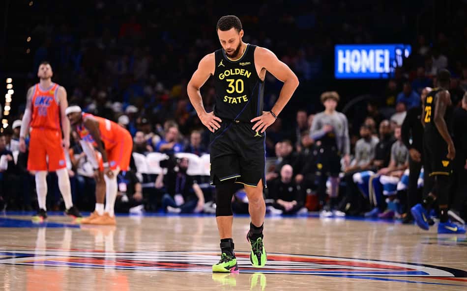 VÍDEO: Curry recebe 1° falta flagrante da carreira na NBA