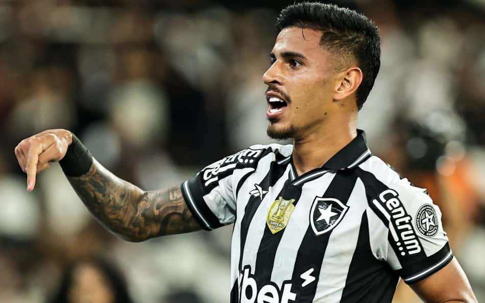 David Ricardo comemora gol pelo Botafogo contra o Vasco no Brasileirão