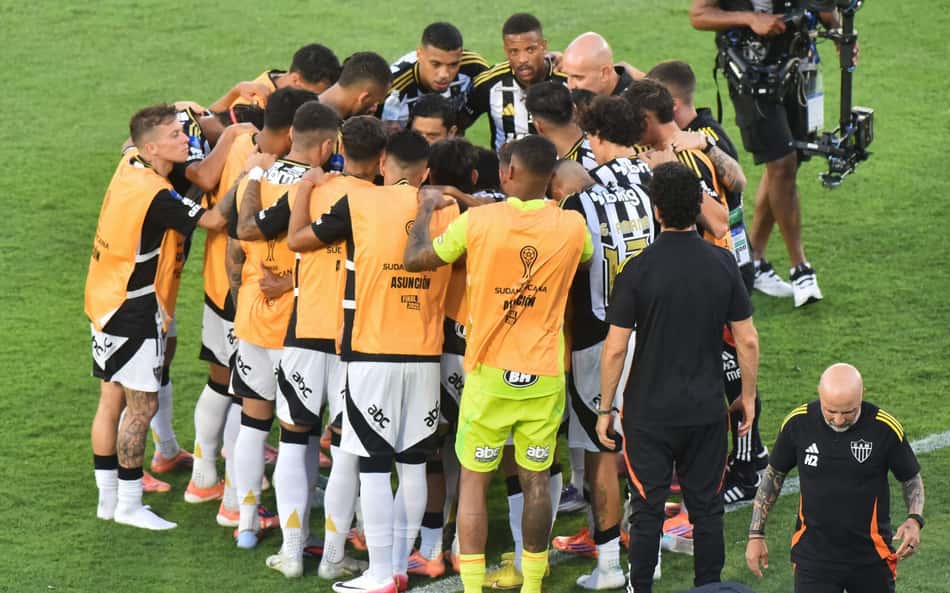 Gol perdido em Lanús x Atlético-MG revolta torcedores: 'Era do título'