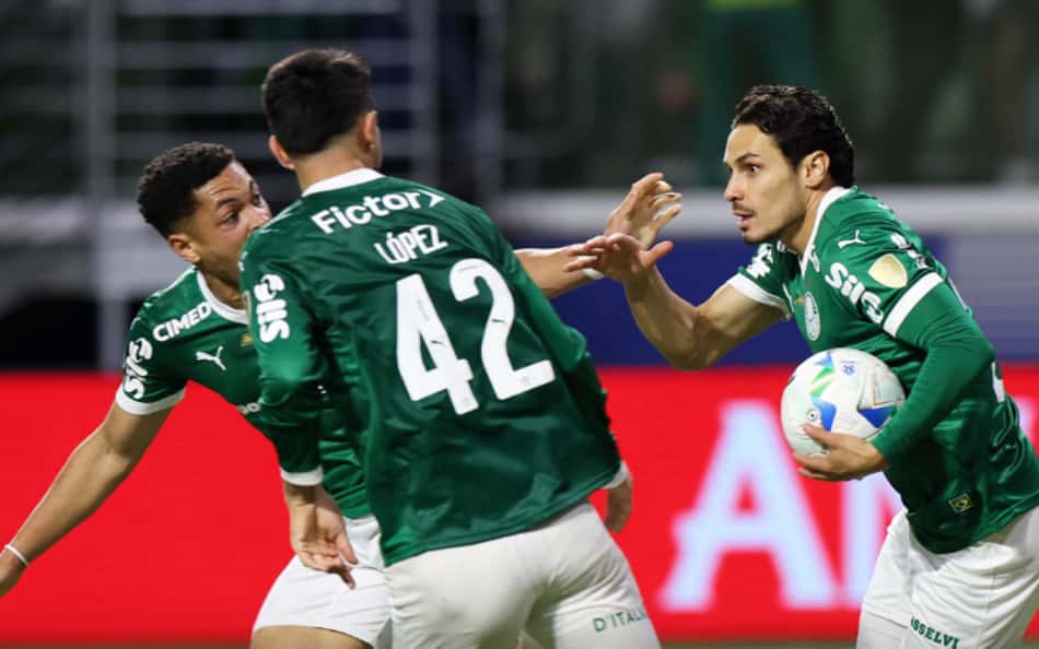 Elenco do Palmeiras comemora gol